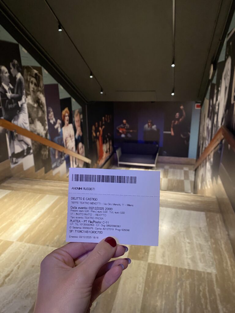 Biglietto teatrale all'interno del Teatro Menotti